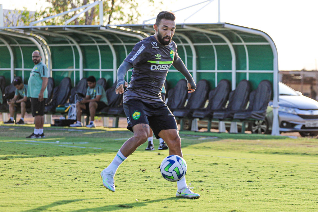 Clayson, atacante do Cuiabá