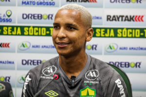 Deyverson, atacante do Cuiabá