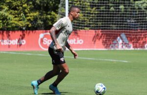 Caio paulista, lateral do São Paulo