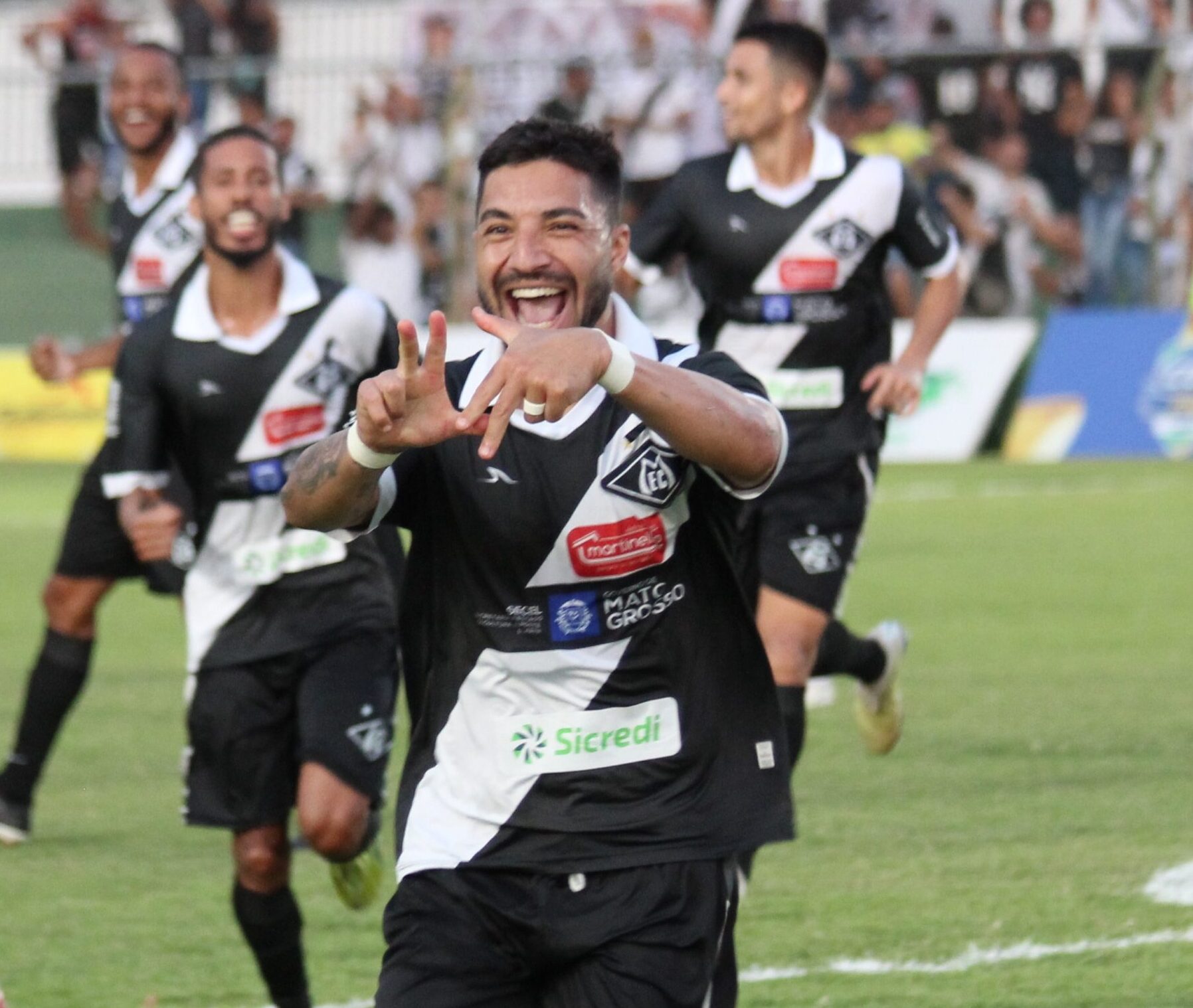 Vandinho, atacante do Mixto