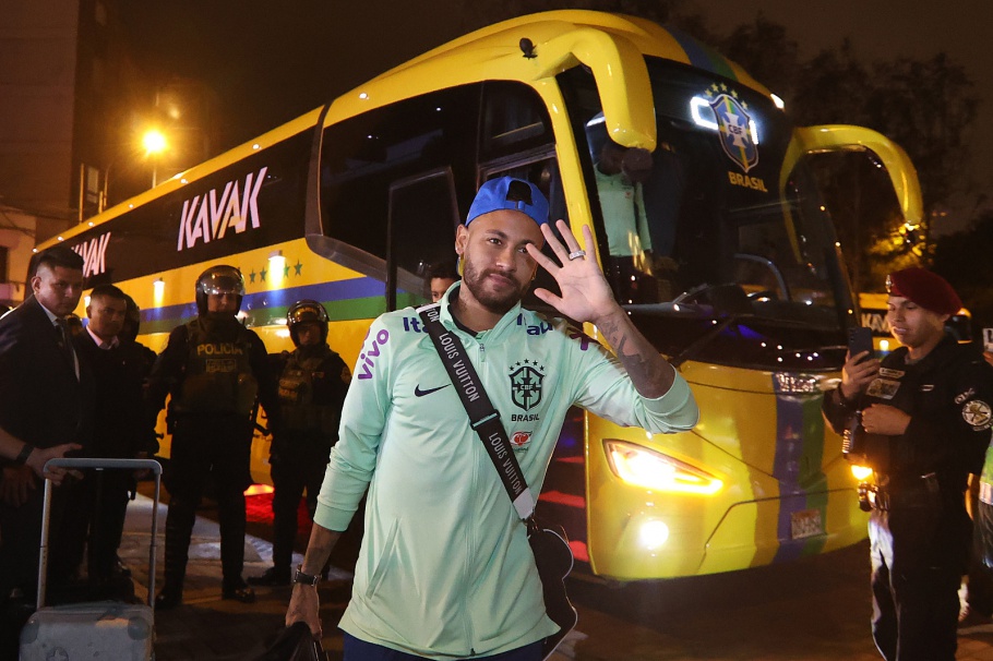 Neymar peru. Seleção brasileira chega ao peru