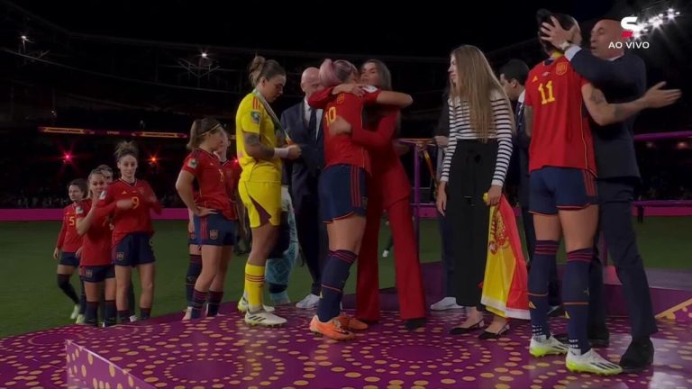 Rubiales, beijo hermoso