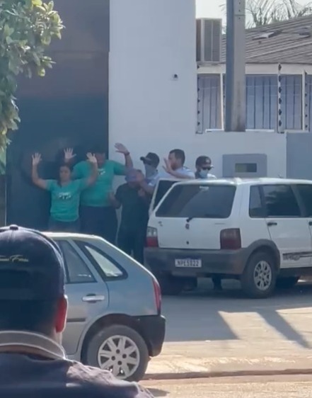 vídeo assaltantes gerente