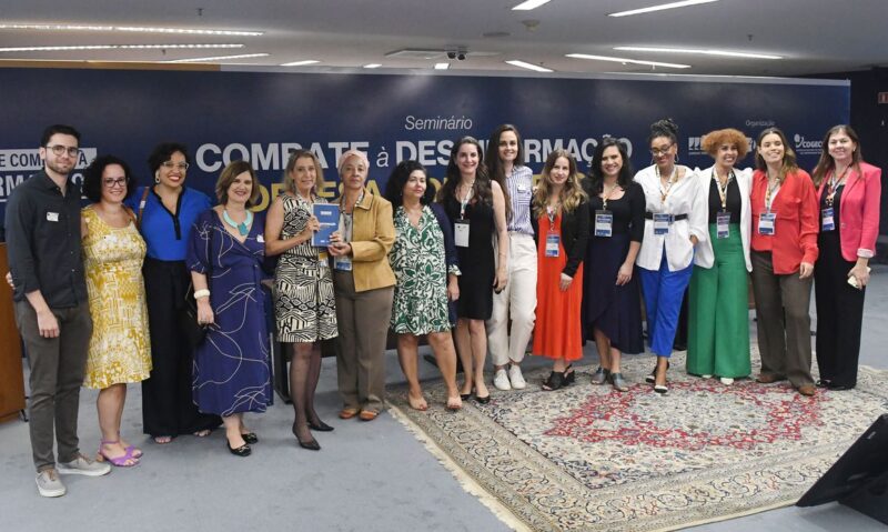 combate à desinformação