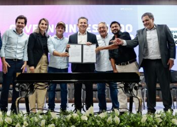 Mauro Mendes e prefeitos