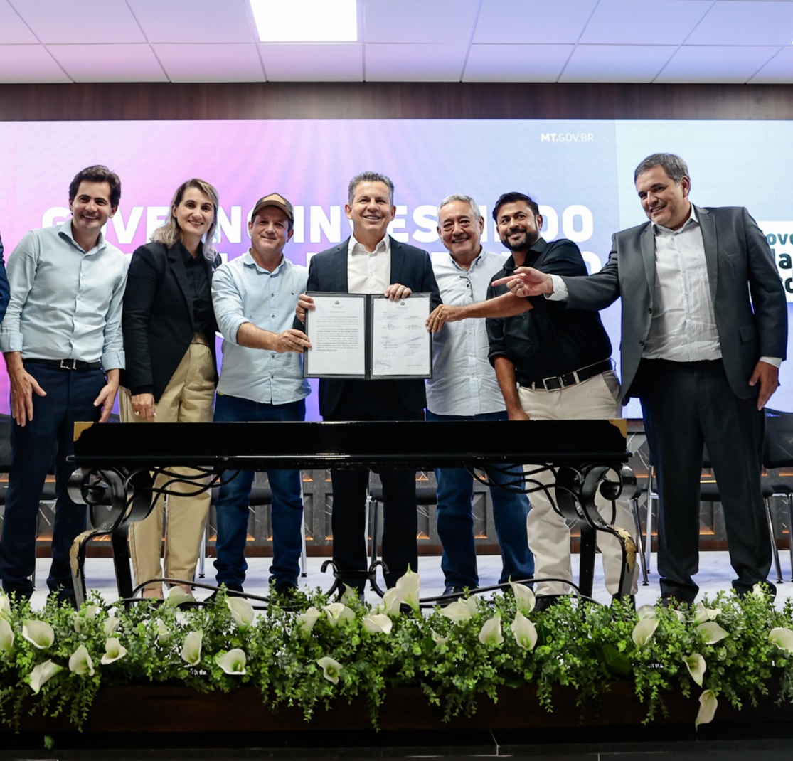 Mauro Mendes e prefeitos