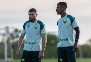 Sander e Max durante treino do Dourado